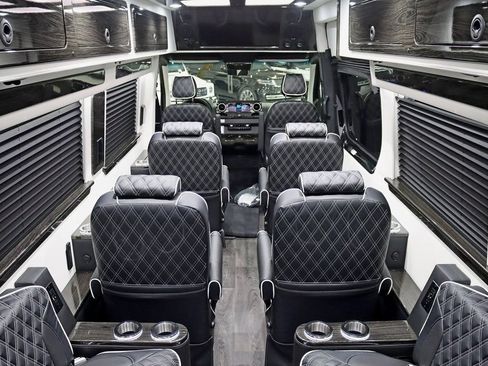 Used 2024 Mercedes-Benz Sprinter 3500 image 34