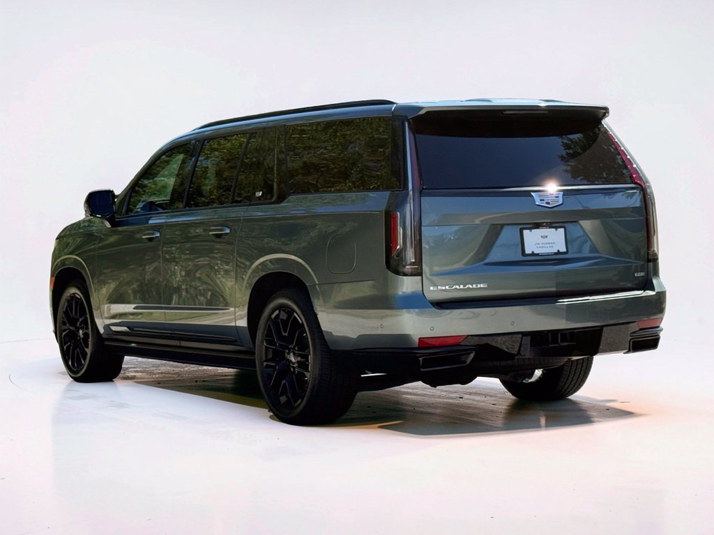 Used 2023 Cadillac Escalade ESV Sport Platinum w/ Heavy-Duty Trailer Package AWD/4WD image 13