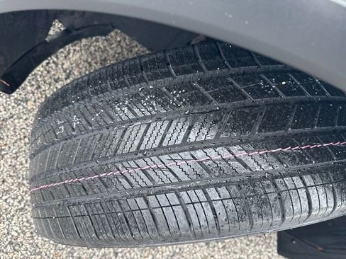 Certified 2023 Volkswagen Tiguan SE R-Line image 36