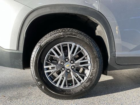 Used 2025 Chevrolet Traverse LT image 38