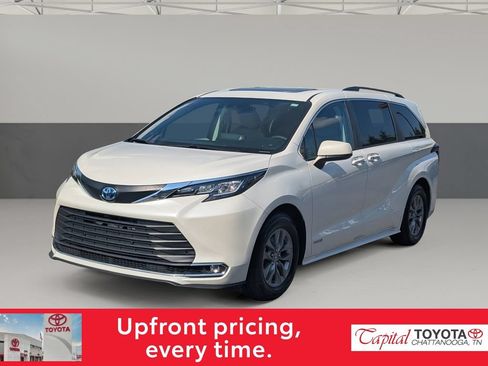 Used 2021 Toyota Sienna XLE FWD image 4