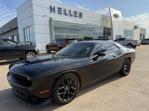 Used 2022 Dodge Challenger R/T w/ Blacktop Package RWD image 3