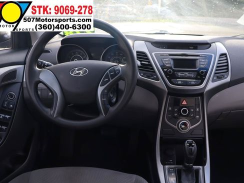 Used 2016 Hyundai Elantra SE FWD image 17