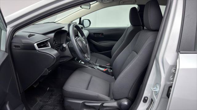 Used 2025 Toyota Corolla LE FWD image 14