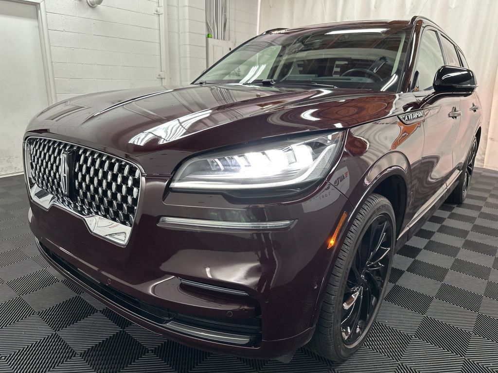Used 2023 Lincoln Aviator Reserve w/ Equipment Group 201A AWD/4WD image 2