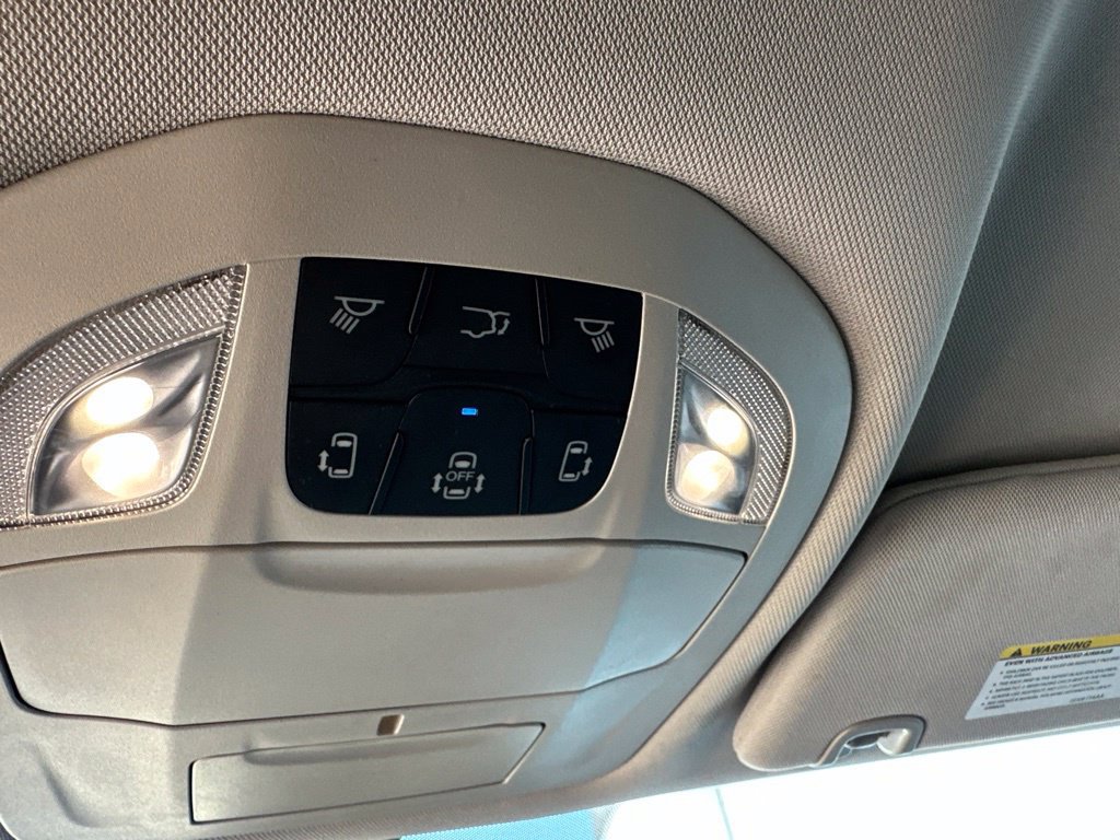 Used 2024 Chrysler Pacifica Limited FWD image 18