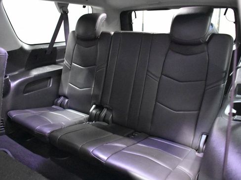 Used 2016 Cadillac Escalade ESV Luxury image 21