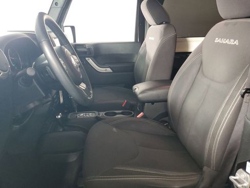 Used 2017 Jeep Wrangler Sahara w/ Connectivity Group image 12