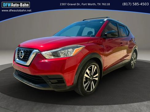 Used 2018 Nissan Kicks SV w/ Exterior Package FWD image 1
