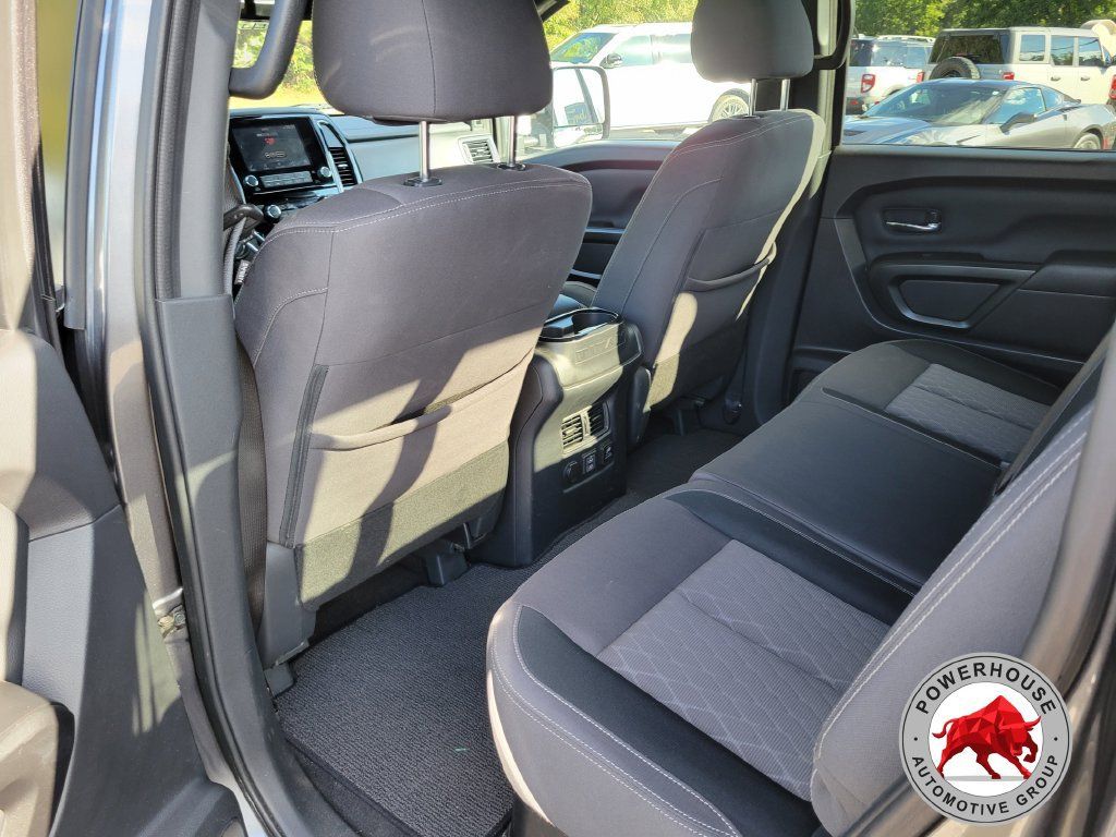 Used 2024 Nissan Titan SV w/ SV Convenience Package RWD image 15