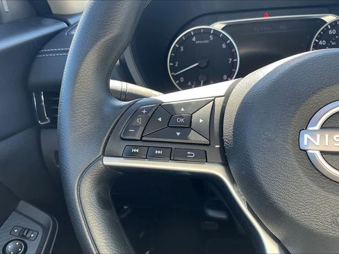 Used 2025 Nissan Sentra SV image 24