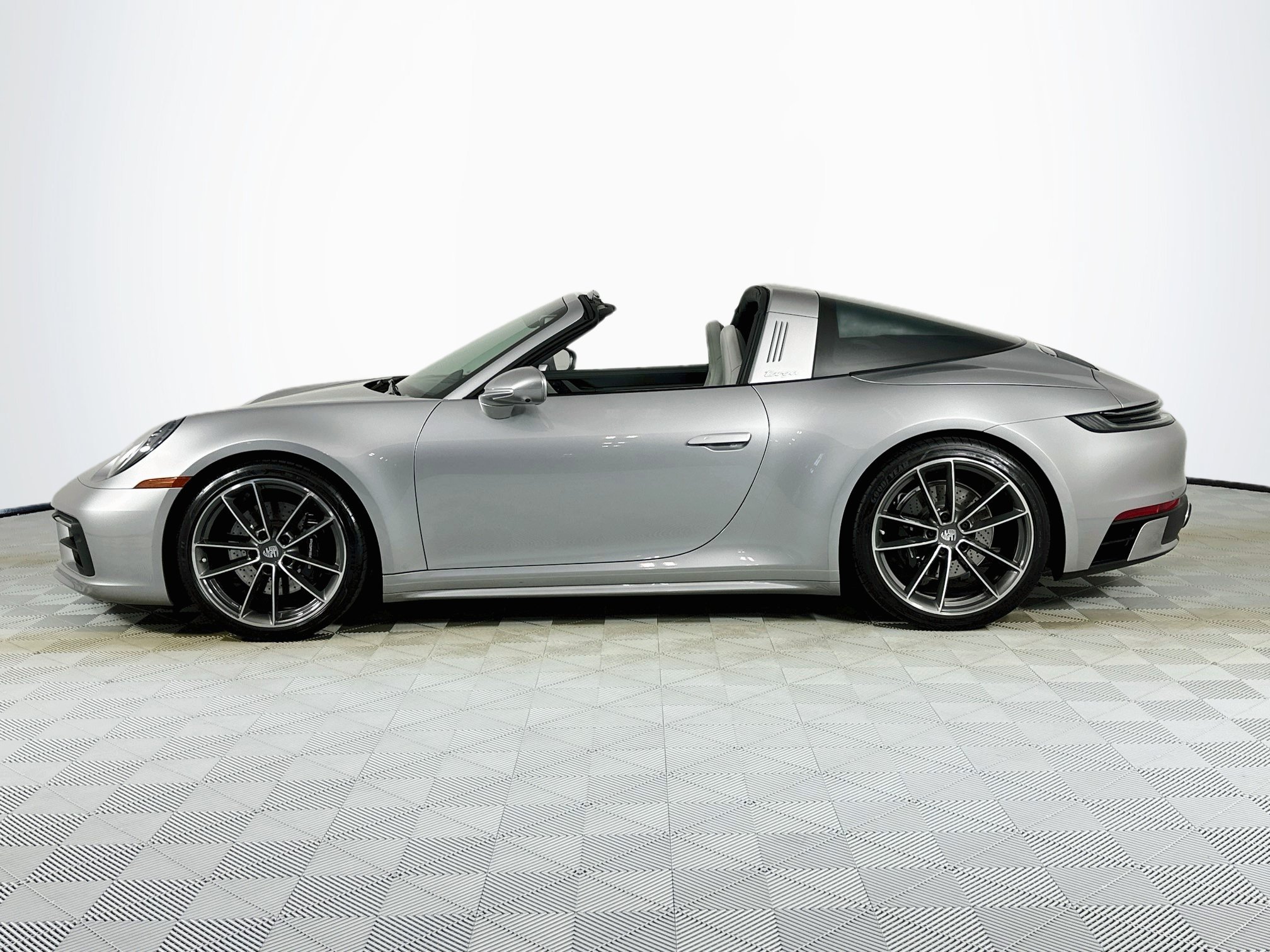 Used 2024 Porsche 911 Targa 4S AWD/4WD image 8
