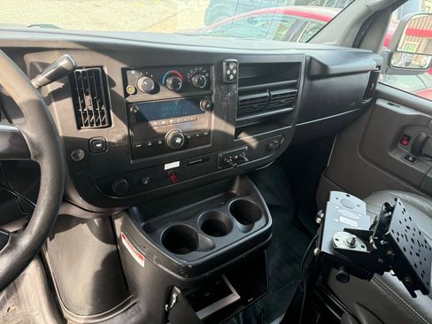 Used 2014 Chevrolet Express 1500 AWD image 16