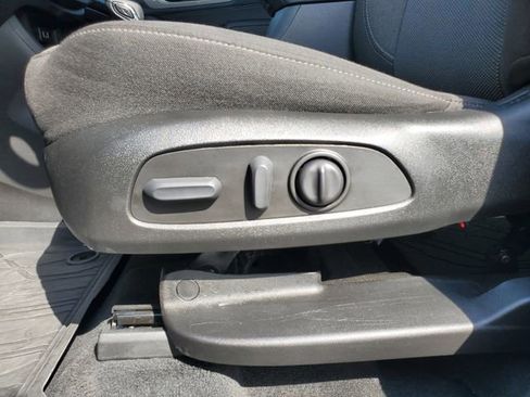 Used 2023 Chevrolet Traverse LT image 6