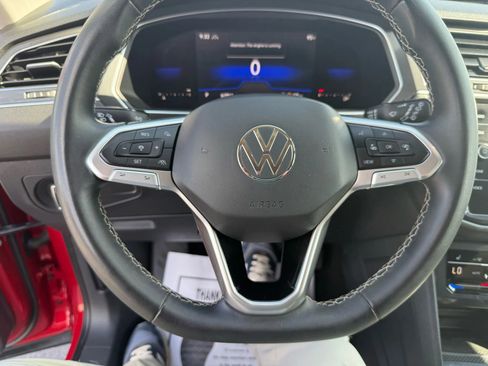 Used 2022 Volkswagen Tiguan SE image 12