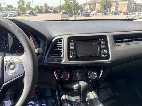 Used 2022 Honda HR-V LX image 14