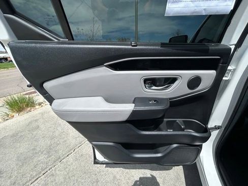 Used 2025 Honda Pilot EX-L image 27