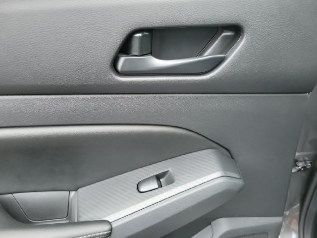 Used 2025 Nissan Altima 2.5 SV FWD image 18