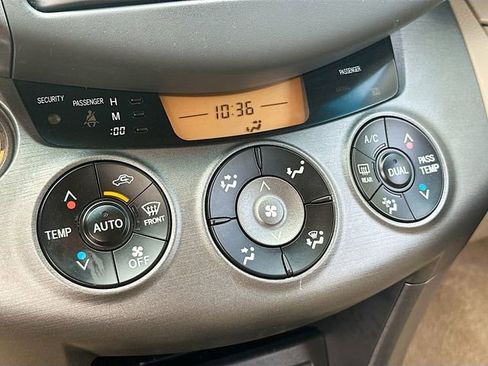 Used 2012 Toyota RAV4 Limited w/ Navigation Value Pkg AWD/4WD image 17