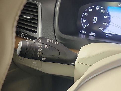 Used 2021 Volvo XC90 T6 Momentum w/ Climate Package image 31