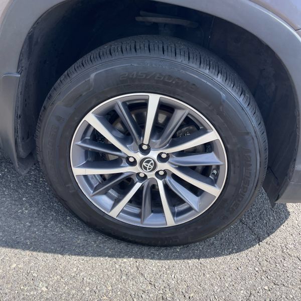 Used 2019 Toyota Highlander XLE AWD/4WD image 35