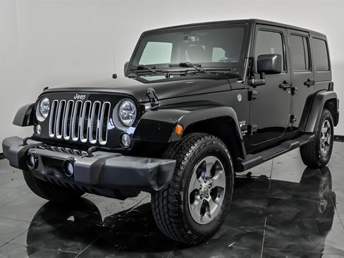 Used 2016 Jeep Wrangler Unlimited Sahara w/ Connectivity Group AWD/4WD image 5