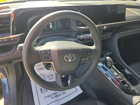 Used 2025 Toyota Crown Signia image 16