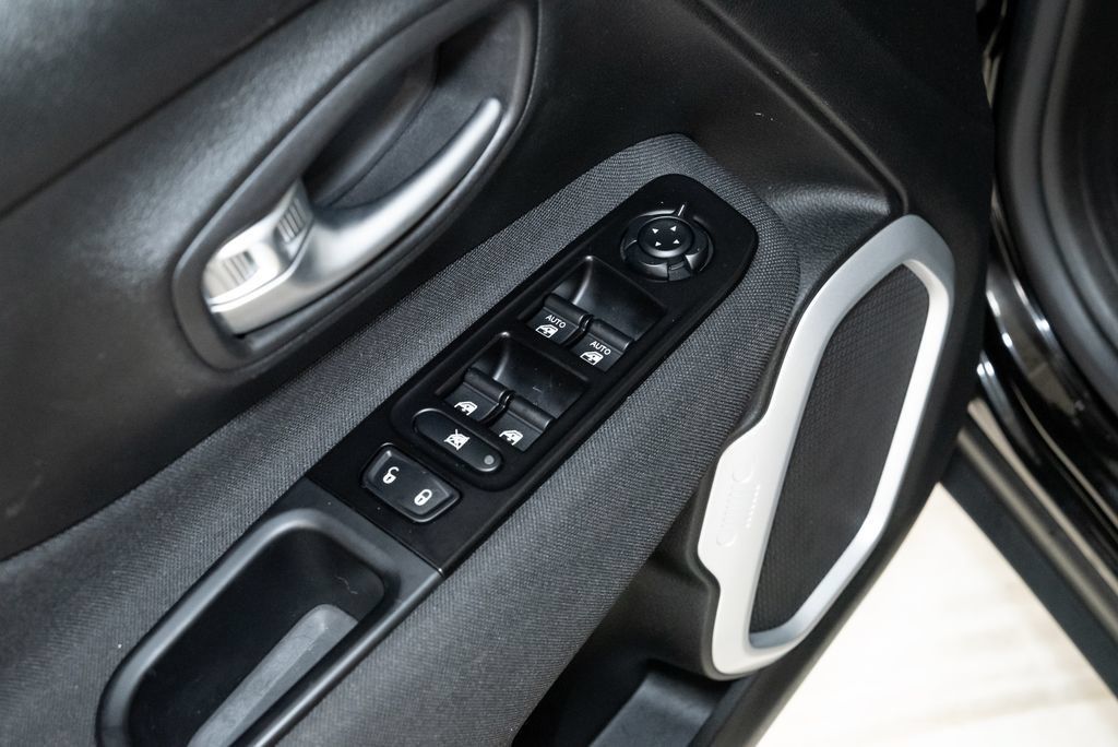 Used 2021 Jeep Renegade Sport FWD image 10