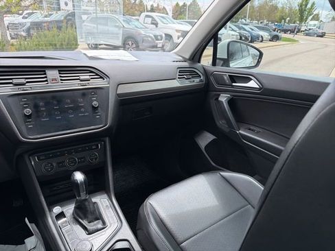 Used 2018 Volkswagen Tiguan SE w/ Panoramic Sunroof Package AWD/4WD image 18