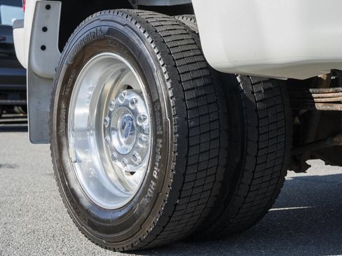 Certified 2022 Ford F450 Platinum w/ FX4 Off-Road Package image 22