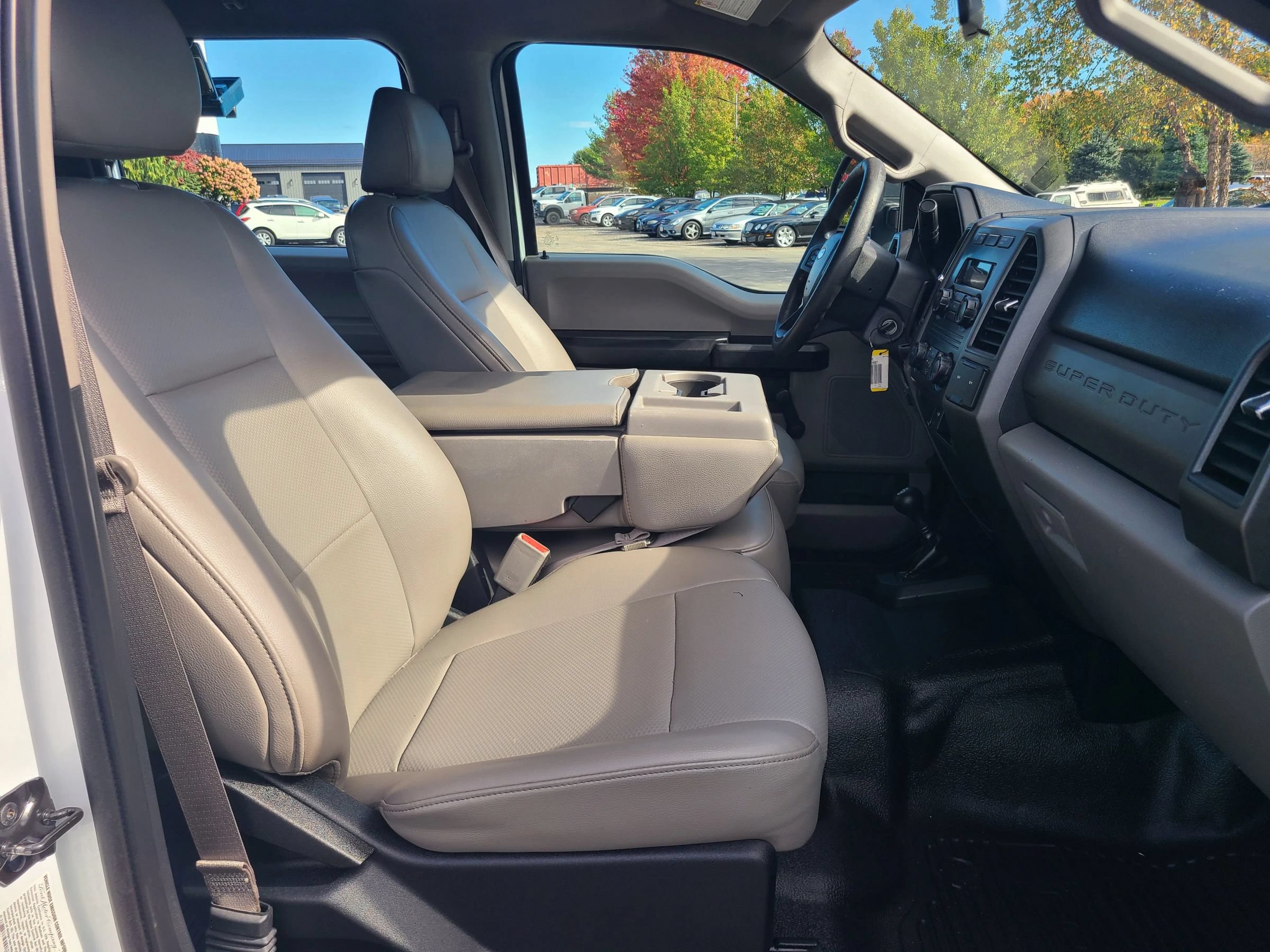 Used 2017 Ford F350 XL w/ Snow Plow/Camper Package AWD/4WD image 28