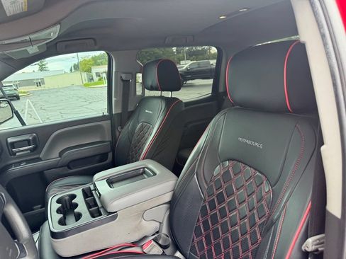 Used 2018 Chevrolet Silverado 1500 Custom w/ Custom Value Package RWD image 12