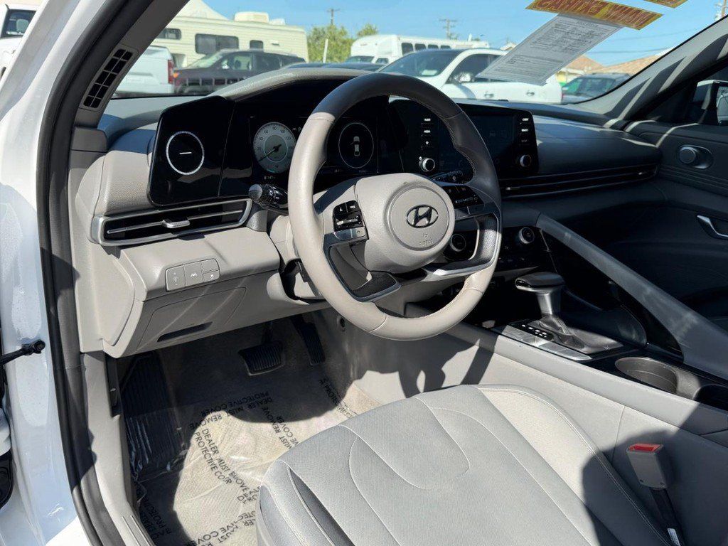 Used 2022 Hyundai Elantra SEL w/ Convenience Package FWD image 16