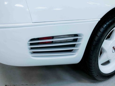 Used 1990 Chevrolet Corvette Convertible image 23