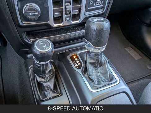 Used 2025 Jeep Wrangler Unlimited Sahara AWD/4WD image 20