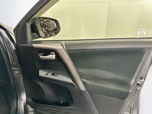 Used 2018 Toyota RAV4 LE w/ All Weather Liner Package FWD image 30