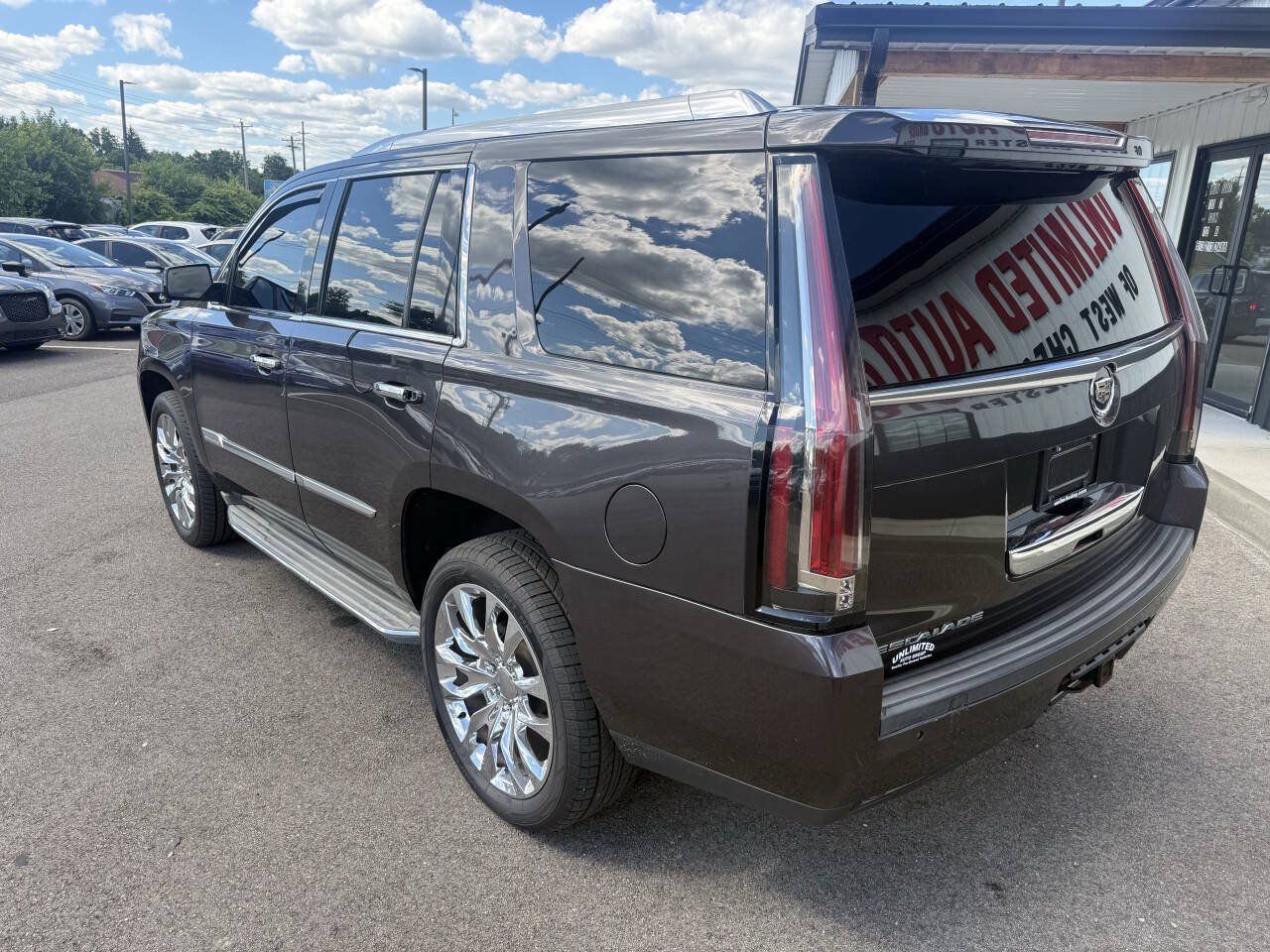 Used 2015 Cadillac Escalade Luxury AWD/4WD image 11