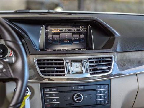 Used 2016 Mercedes-Benz E 350 Sedan w/ Premium Package image 33