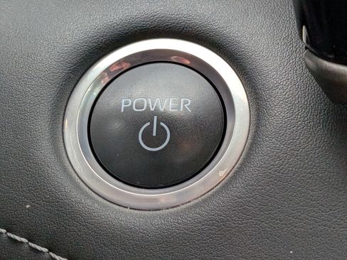 Used 2024 Toyota Highlander XLE AWD/4WD image 29
