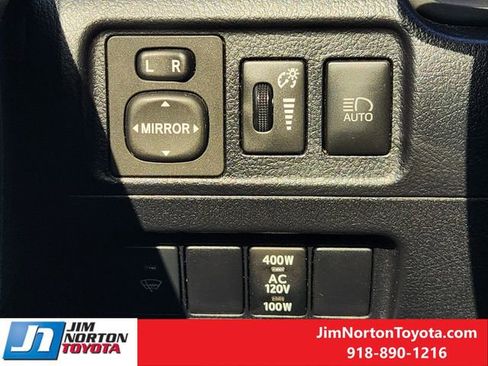 Used 2020 Toyota 4Runner Limited AWD/4WD image 23
