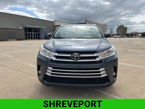 Used 2019 Toyota Highlander XLE image 2
