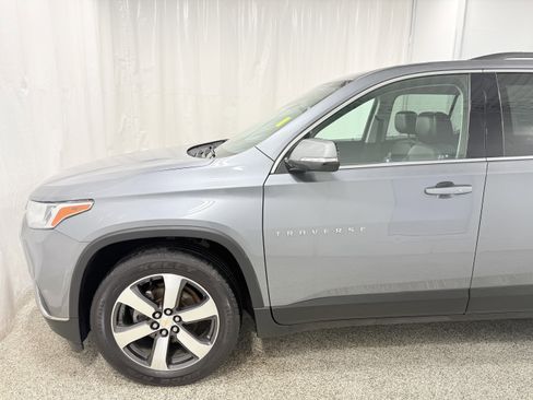 Used 2019 Chevrolet Traverse LT w/ LT Premium Package image 4