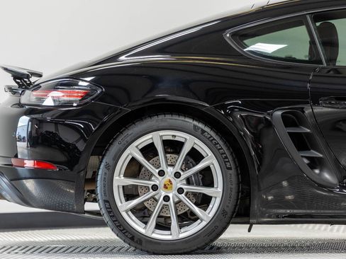 Used 2018 Porsche 718 Cayman RWD image 19
