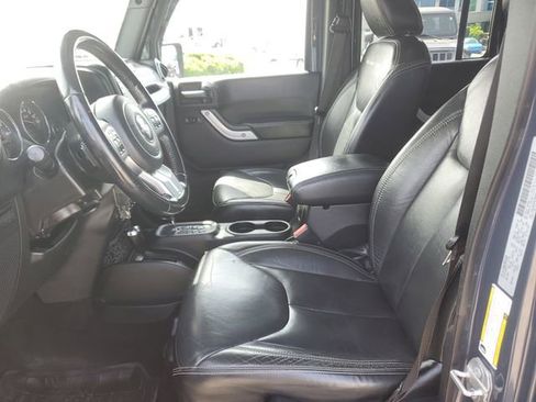 Used 2017 Jeep Wrangler Unlimited Rubicon AWD/4WD image 23