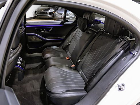 Used 2022 Mercedes-Benz S 580 4MATIC Sedan w/ AMG Line Package image 38
