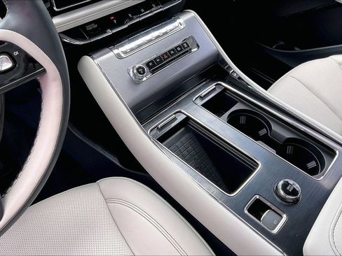 Used 2026 Lincoln Aviator AWD w/ Jet Appearance Package image 16