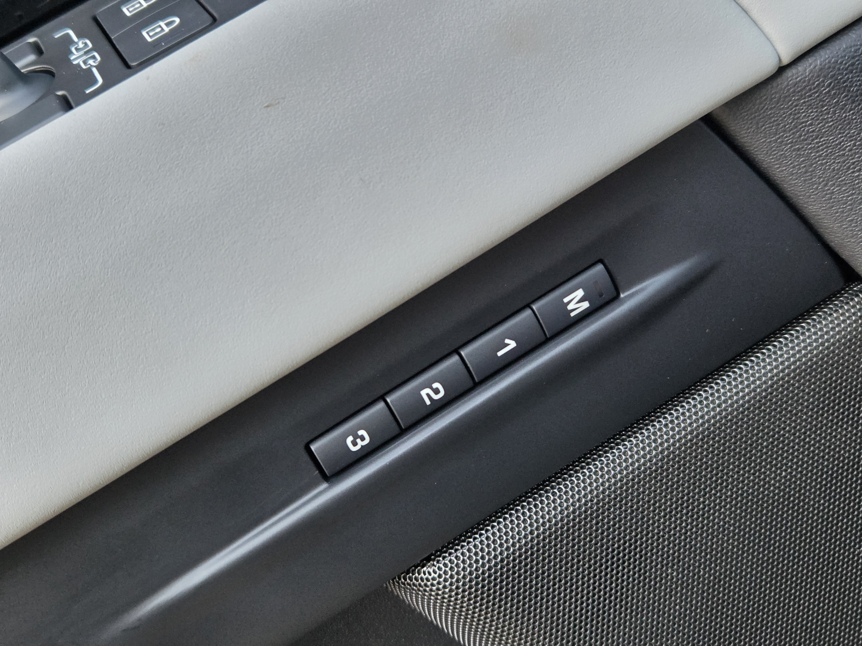 Certified 2026 Land Rover Range Rover Evoque Dynamic SE AWD/4WD image 19