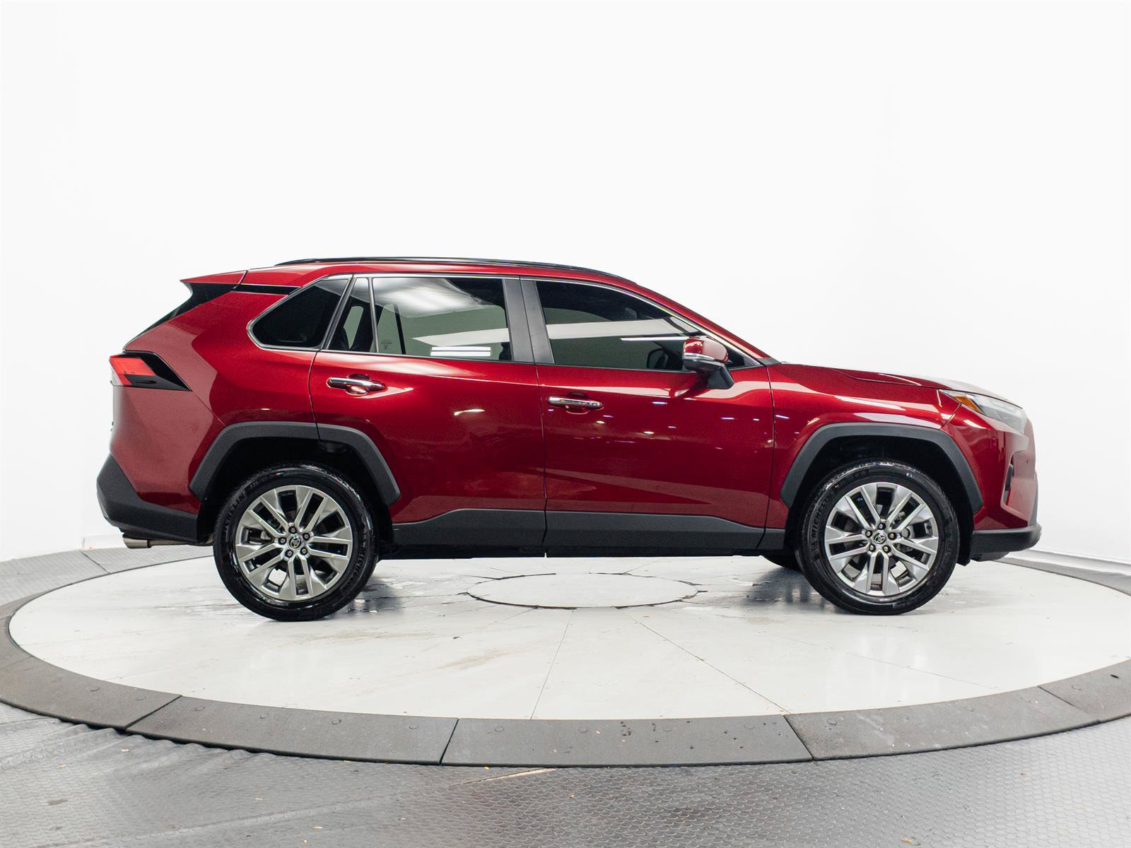 Used 2024 Toyota RAV4 Limited w/ Advanced Technology Package AWD/4WD image 13