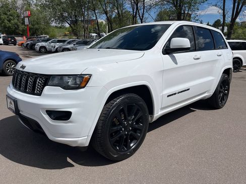 Used 2018 Jeep Grand Cherokee Altitude AWD/4WD image 3