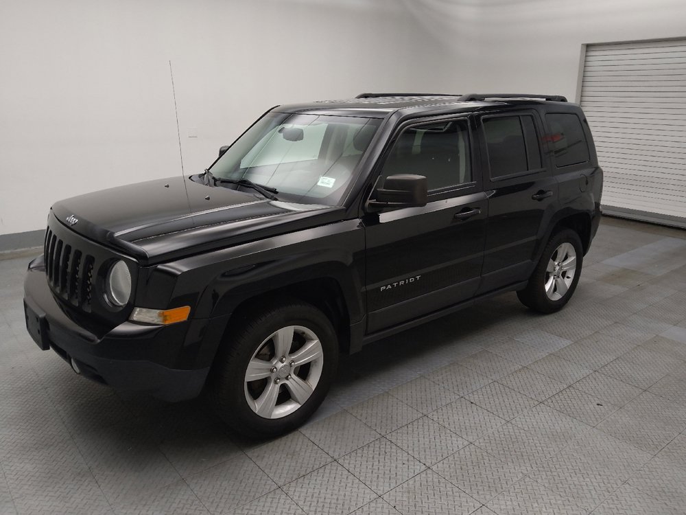 Used 2016 Jeep Patriot Latitude AWD/4WD image 2